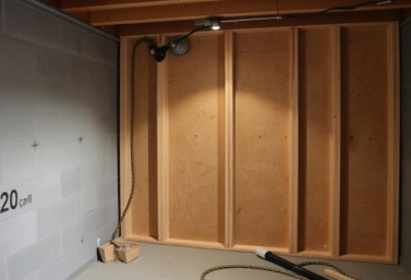 cripple-wall-reinforcement-seismic-retrofit-san-diego.webp Plywood sheathing installed on short wood cripple wall for seismic reinforcement in a San Diego raised-foundation crawlspace